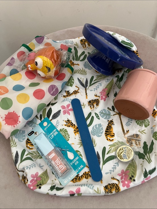 B.Pure, Dove, Vurio, crayola Handbags - Stuff the Pillow Purse Bag:includes-cup cake stand, New Beauty, toys, Vurio